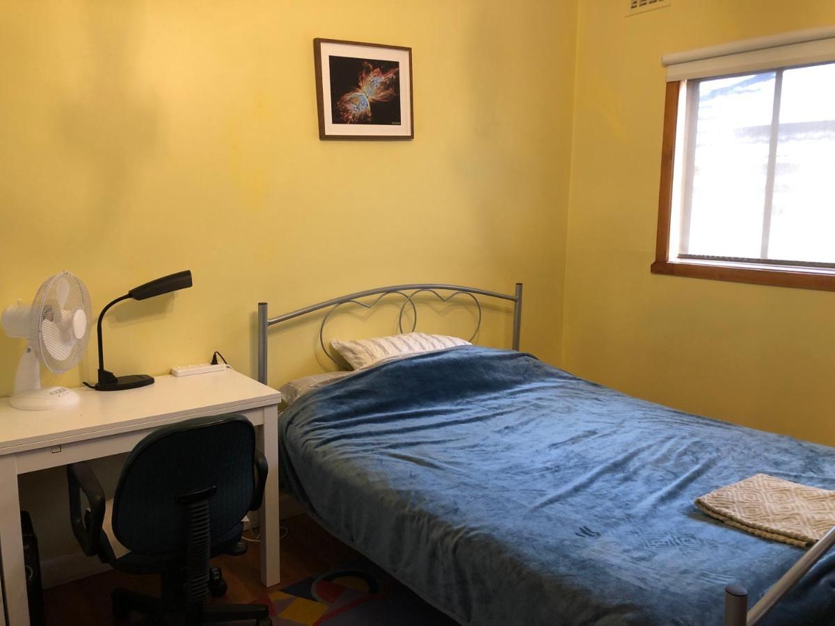 A Single Room Near The Railway Station Melbourne Exterior foto