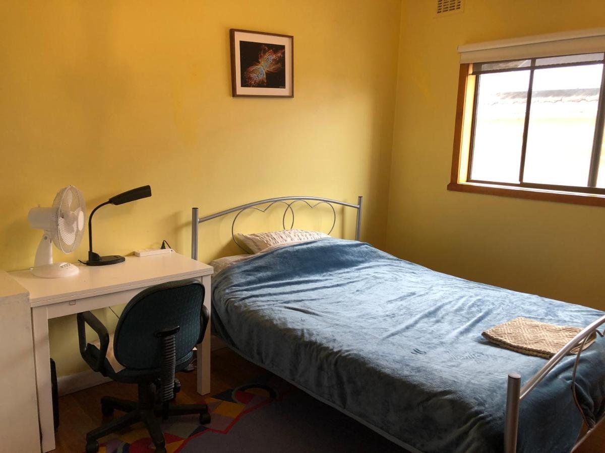 A Single Room Near The Railway Station Melbourne Exterior foto