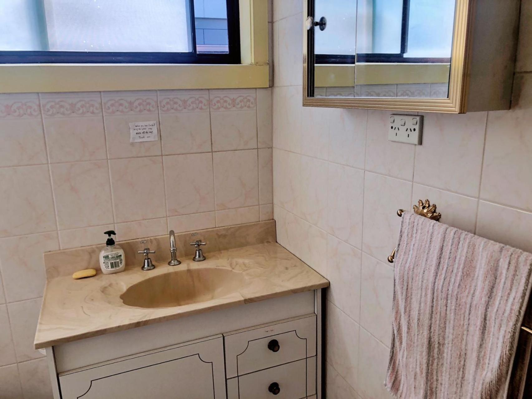 A Single Room Near The Railway Station Melbourne Exterior foto