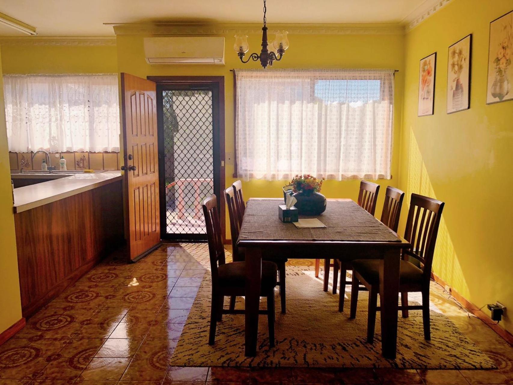 A Single Room Near The Railway Station Melbourne Exterior foto
