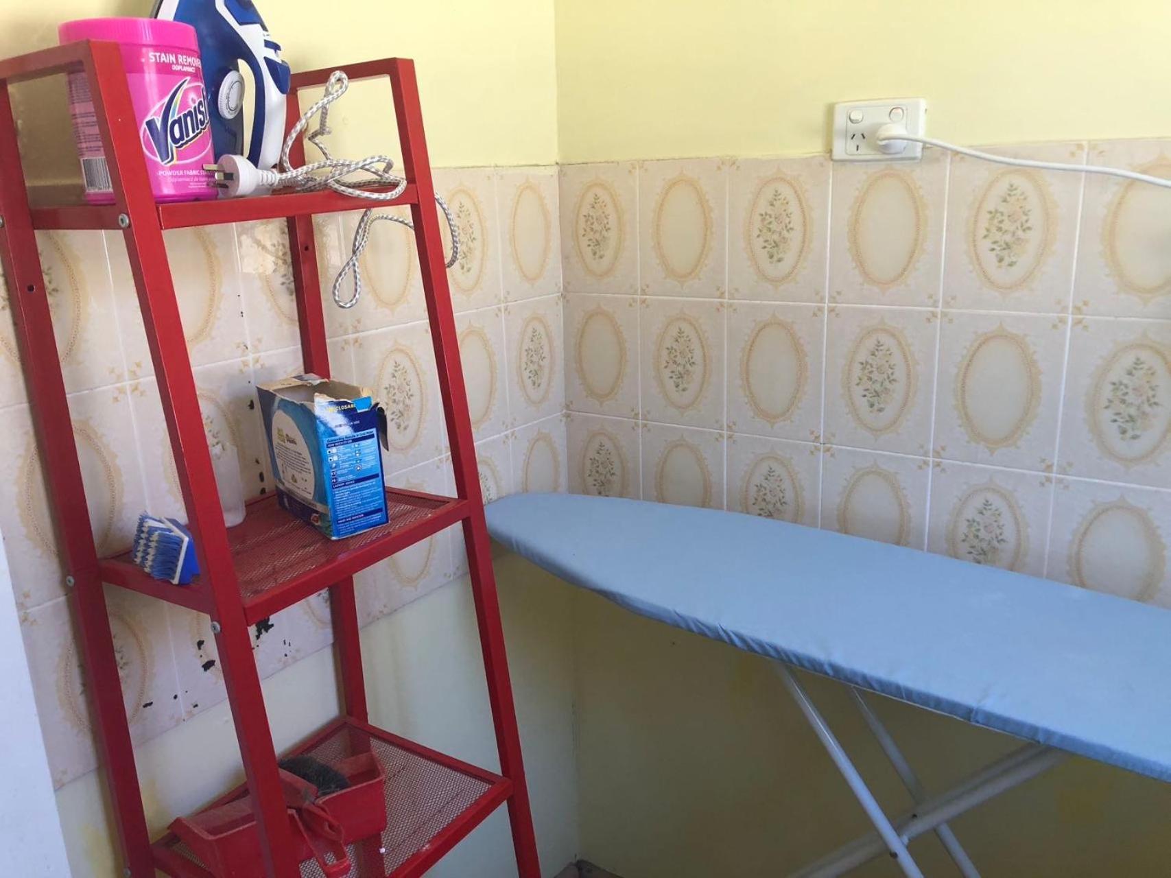 A Single Room Near The Railway Station Melbourne Exterior foto